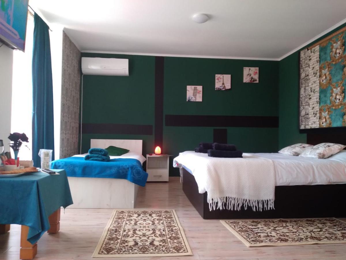 White House Guest House Hunedoara Bagian luar foto