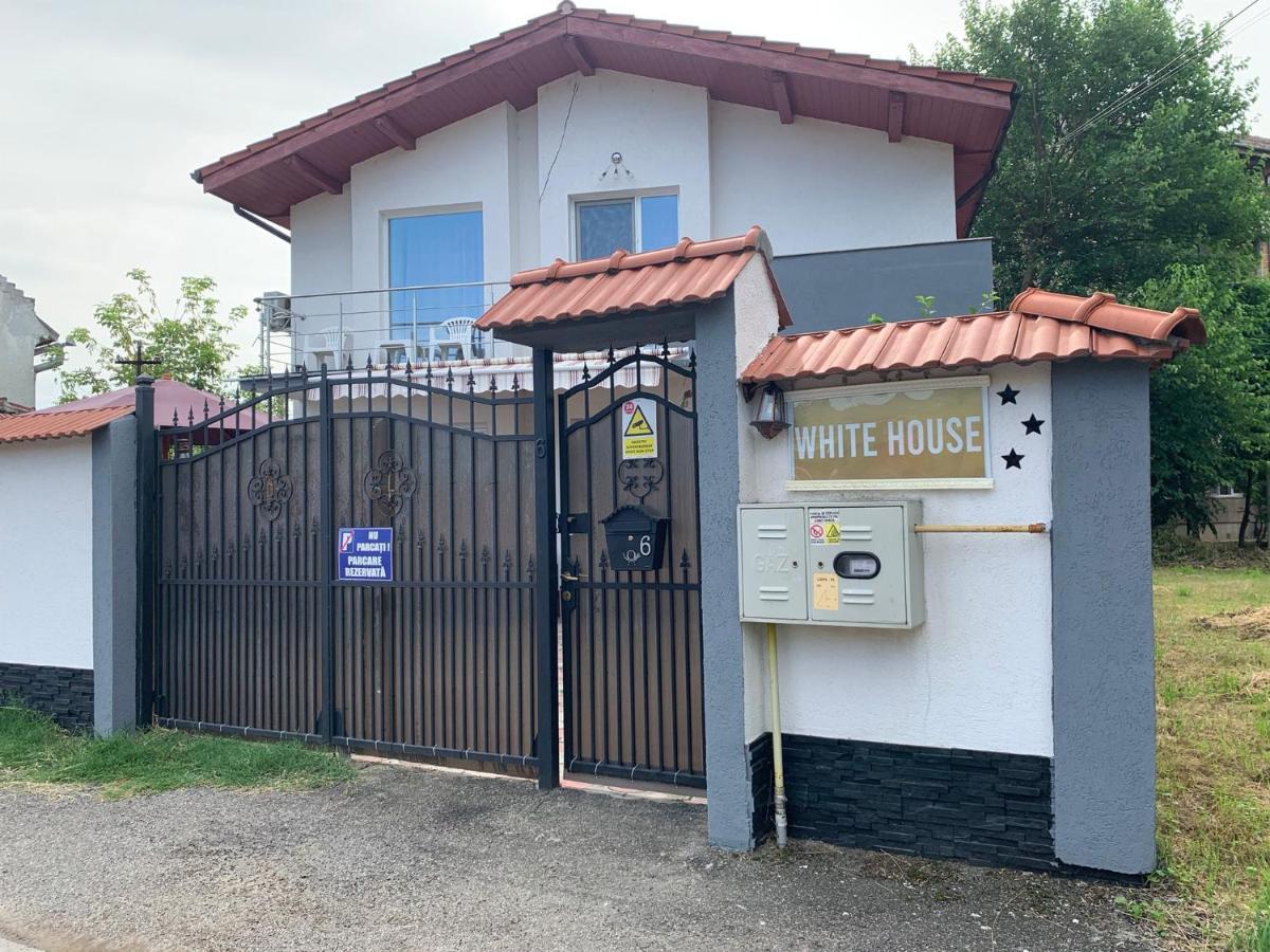 White House Guest House Hunedoara Bagian luar foto
